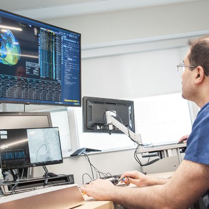 An international physician learning how to use the cardiac mapping system in place at KHSC